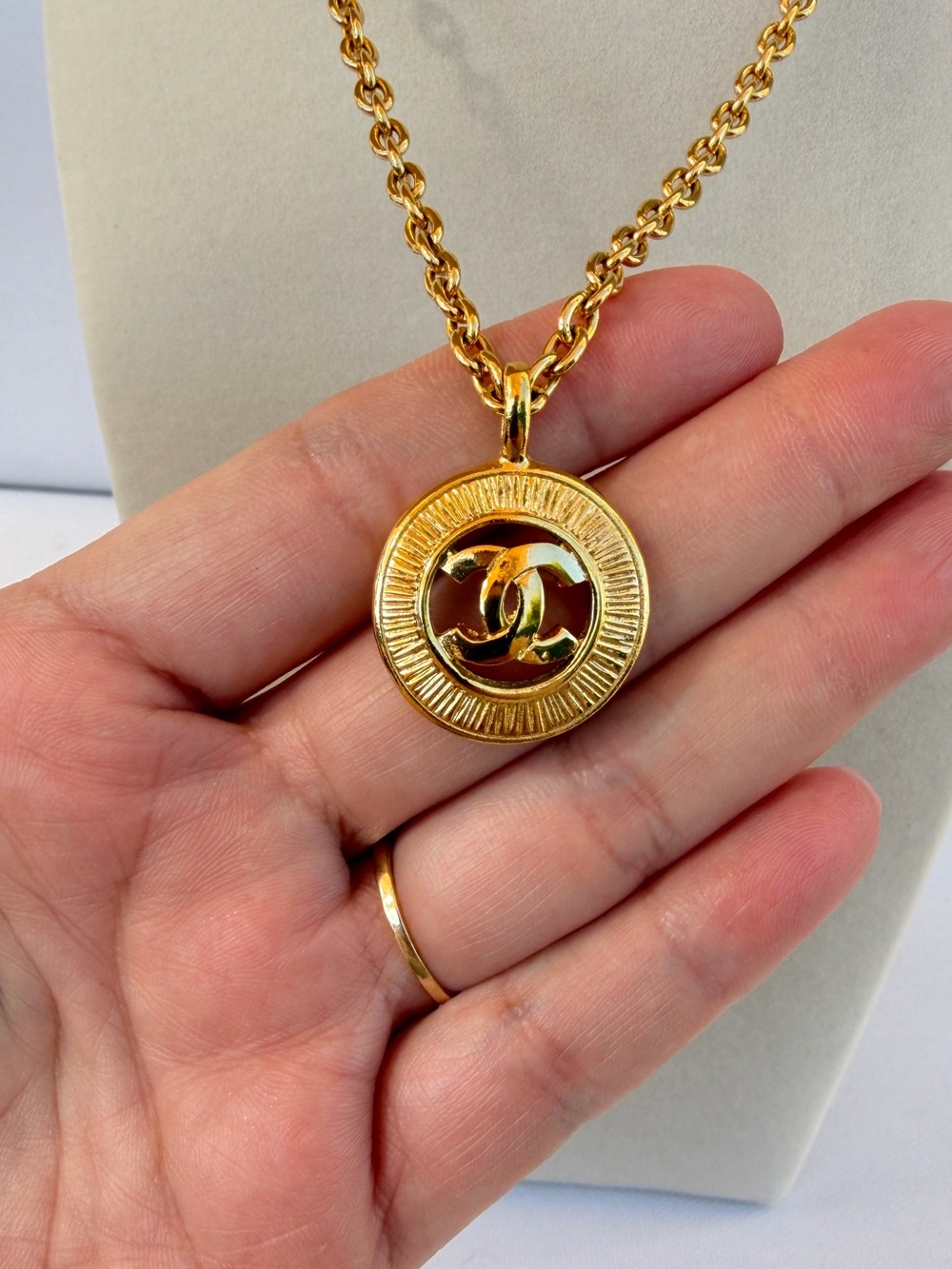 CHANEL CC SUNBURST Cut out Medallion Gold Plated Necklace Vintage Style Pendant - Picture 11 of 11